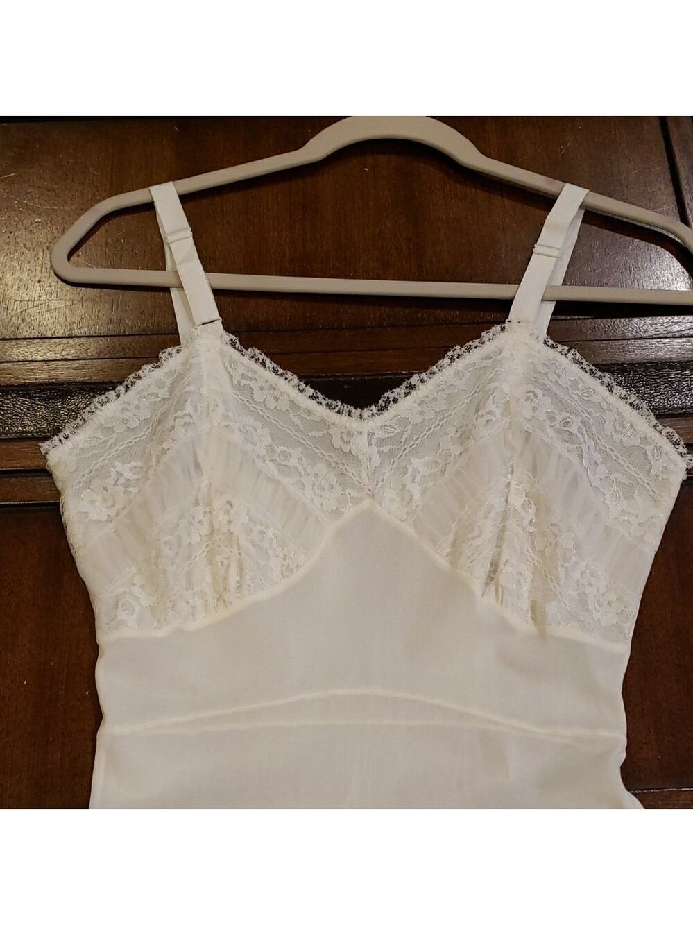 Elegant Vintage Cream/White Lace Slip - Picture 8 of 13